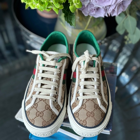Woman’s Gucci sneakers - Picture 1 of 4